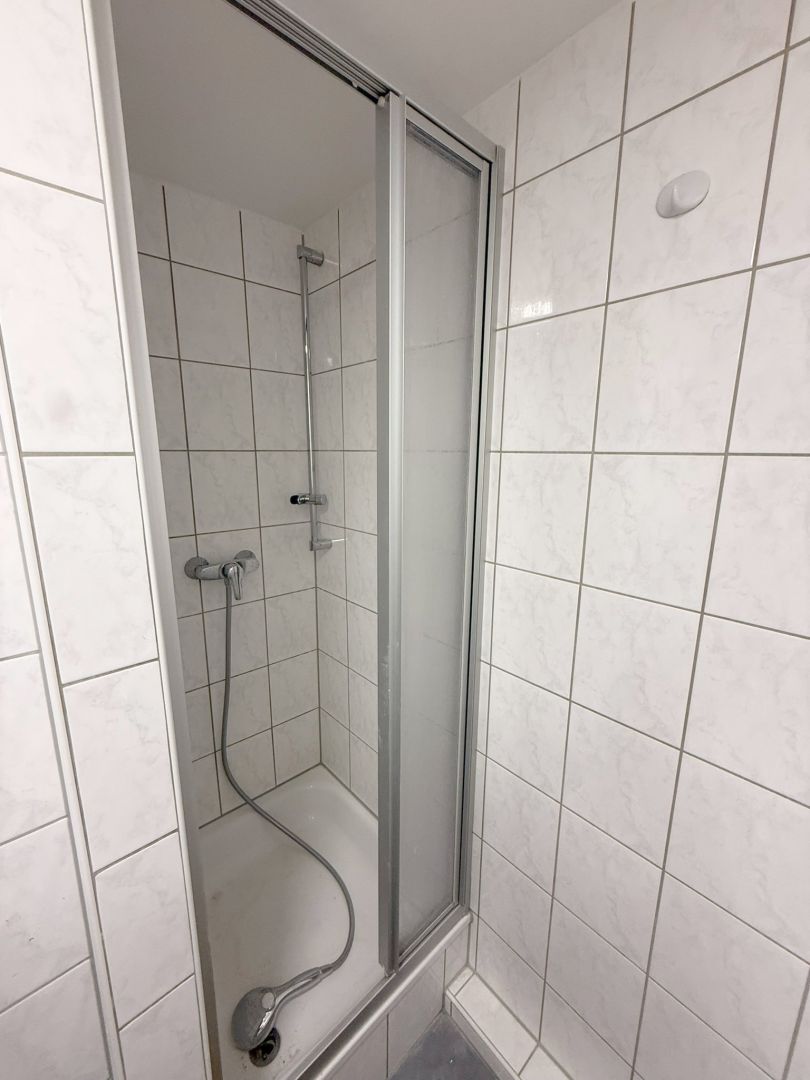Modernisiertes und helles Apartment mit Duschbad und neuer Einbauküche mitten in der Neusser City - Foto 2